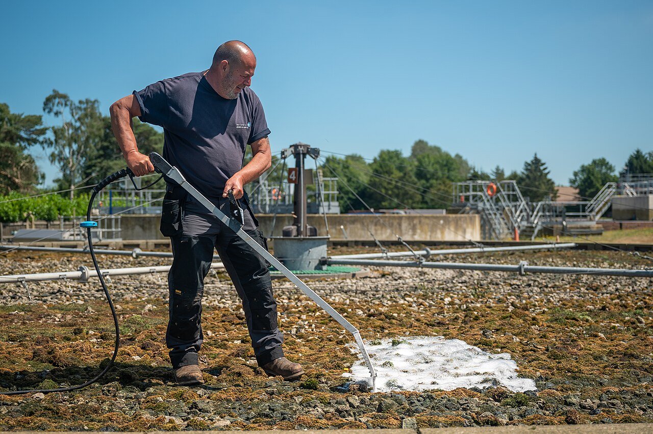 The_flow_of_operations_at_Lakenheath’s_wastewater_treatment_plant_(8529232)