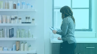 woman working and considering how to franchise her business