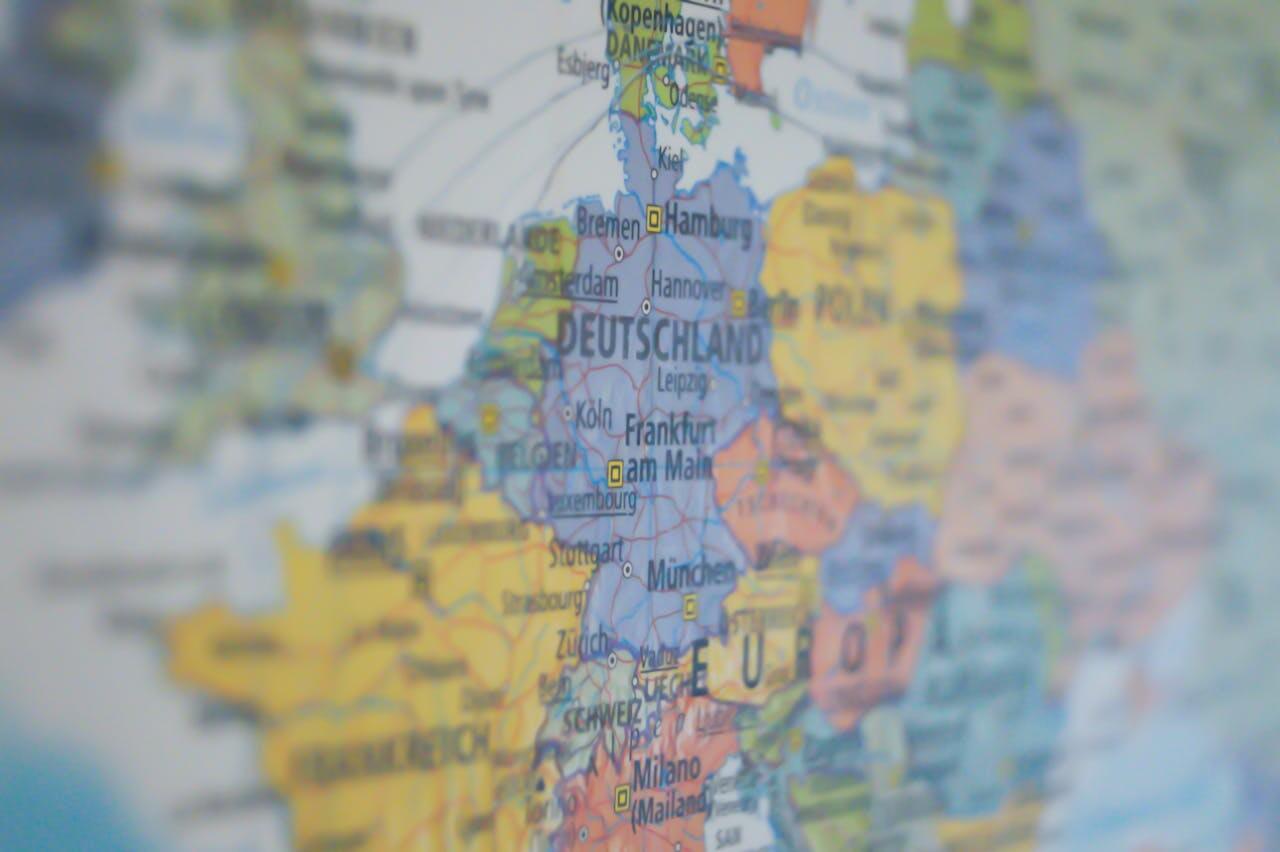 How to Navigate Compliance Across Regions in Cross-Border Franchising